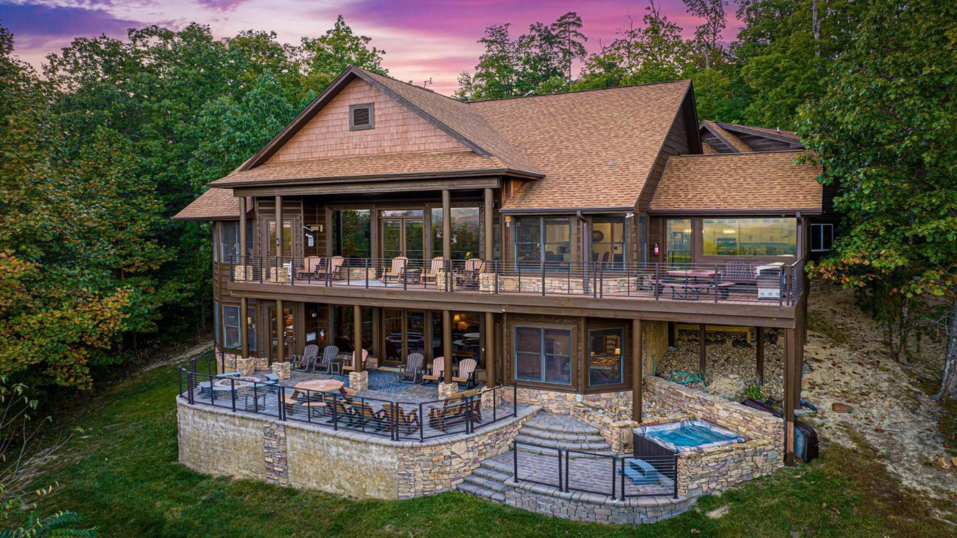 Five Bears Mountain View Lodge Севьервилл Экстерьер фото