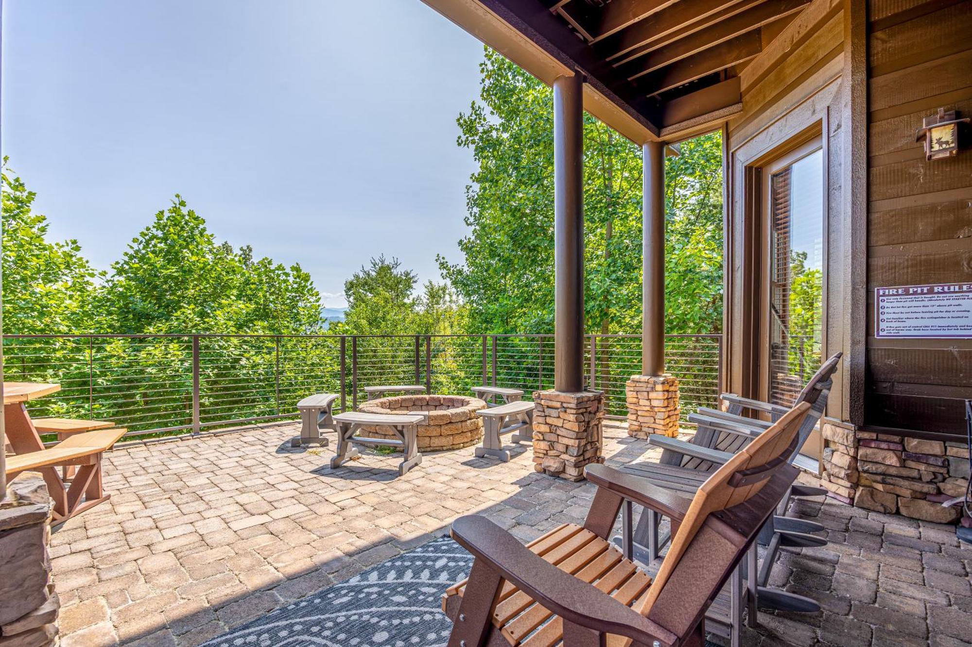 Five Bears Mountain View Lodge Севьервилл Экстерьер фото