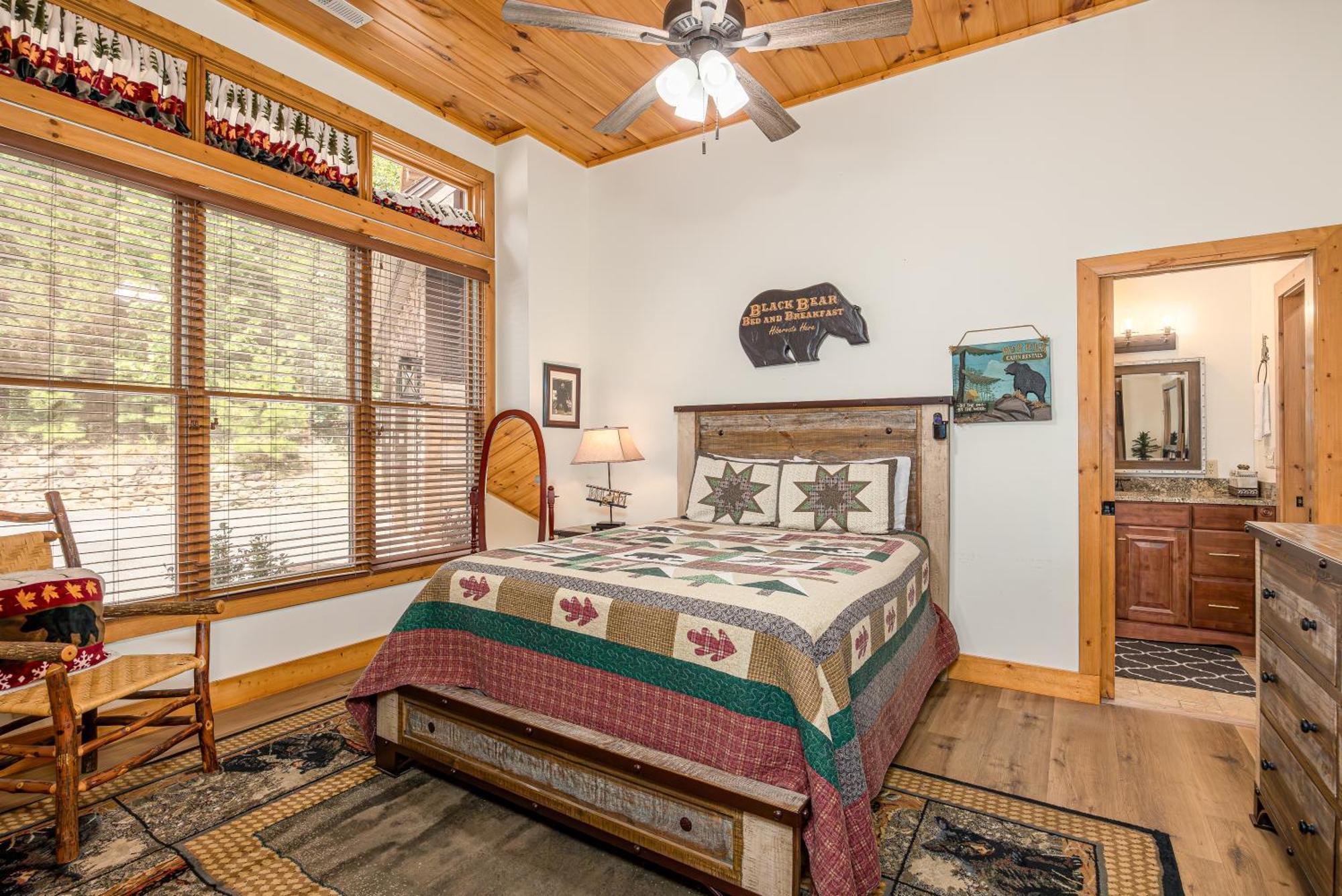 Five Bears Mountain View Lodge Севьервилл Экстерьер фото