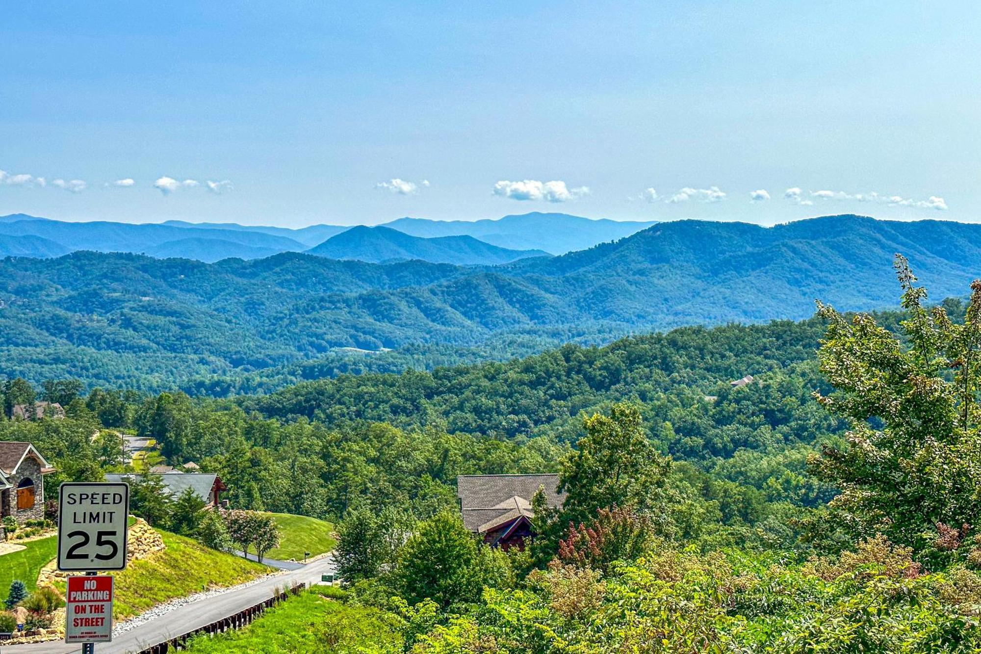 Five Bears Mountain View Lodge Севьервилл Экстерьер фото