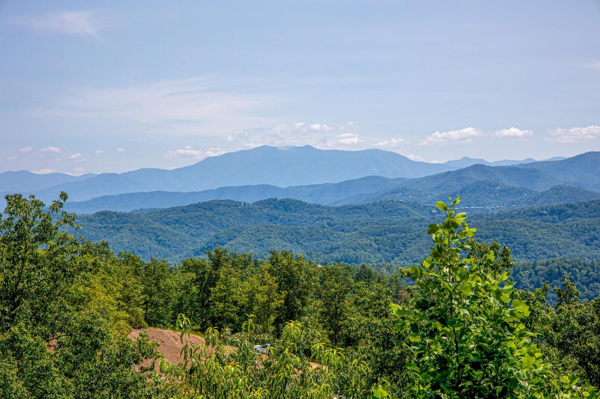 Five Bears Mountain View Lodge Севьервилл Экстерьер фото
