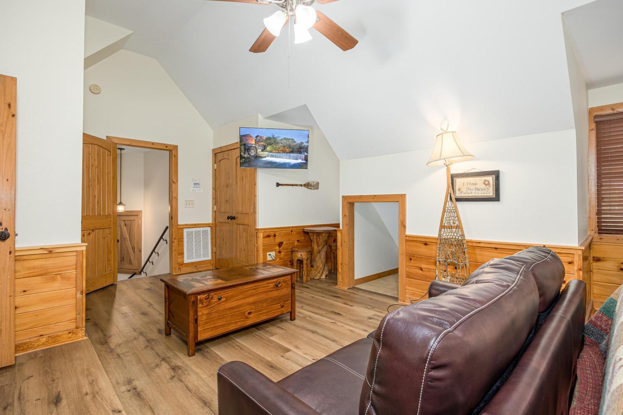 Five Bears Mountain View Lodge Севьервилл Экстерьер фото