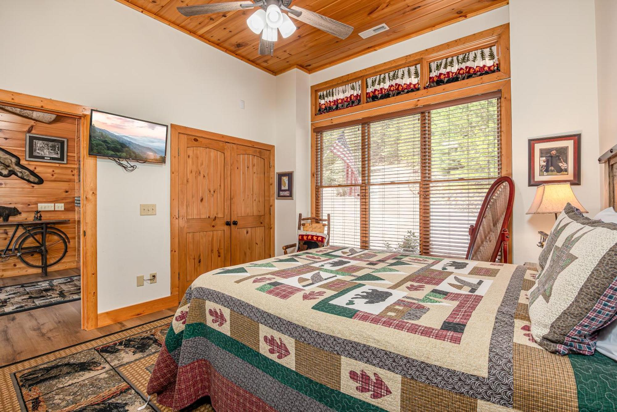 Five Bears Mountain View Lodge Севьервилл Экстерьер фото
