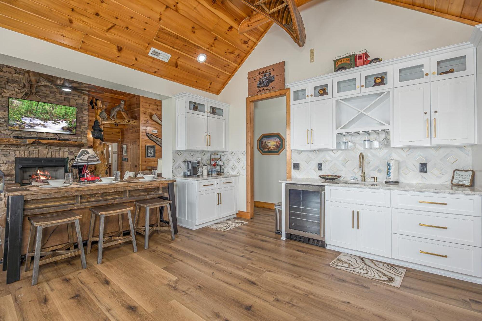 Five Bears Mountain View Lodge Севьервилл Экстерьер фото