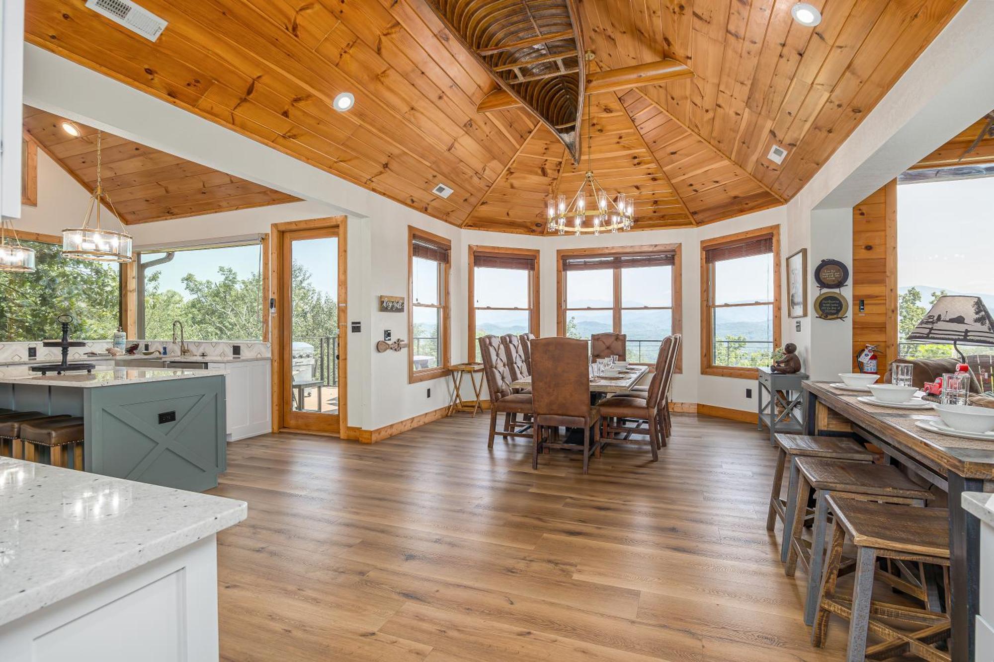 Five Bears Mountain View Lodge Севьервилл Экстерьер фото